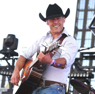   Hire Aaron Watson - book Aaron Watson for an event!  