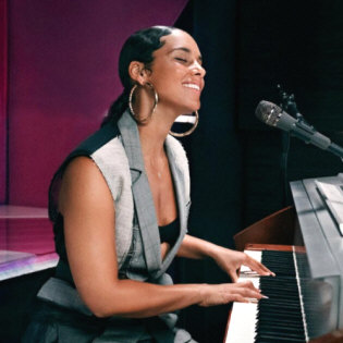   How to Hire Alicia Keys - booking information  