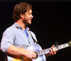   Amos Lee - booking information  