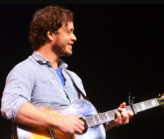 Hire Amos Lee - book Amos Lee for an event