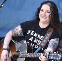  Hire Ashley McBryde - booking Ashley McBryde information. 