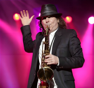 Hire Boney James - booking Boney James information.