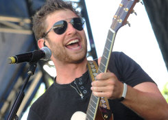  Hire Brett Eldredge - Book Brett Eldredge for an event! 