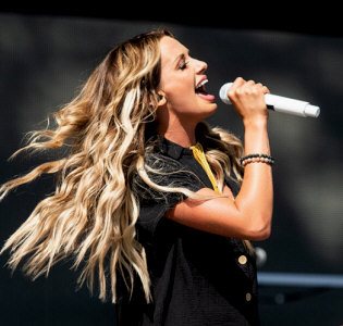   Hire Carly Pearce - booking Carly Pearce information.  