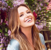  Book Carly Pearce - booking information 