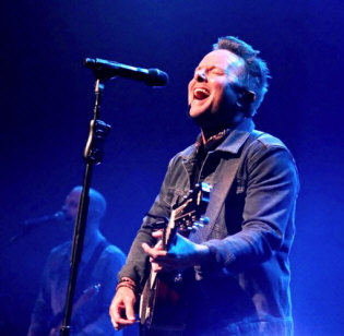 Hire Chris Tomlin - book Chris Tomlin for an event!