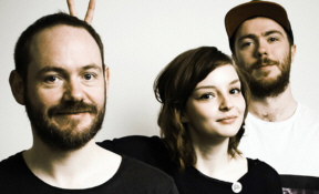  Hire Chvrches - book Chvrches for an event! 