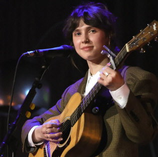 Hire Clairo - booking Clairo information.