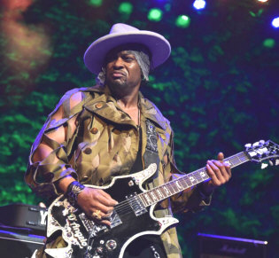   Hire D'Angelo - book D'Angelo for an event  