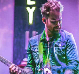   Hire David Cook - Book David Cook for an event!  