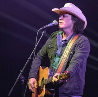 Hire David Lee Murphy - book David Lee Murphy for an event!