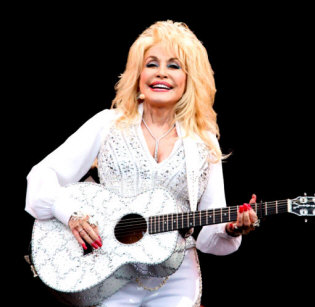 Hire Dolly Parton - book Dolly Parton for an event!