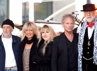 How to hire Fleetwood Mac - book Fleetwood Mac for an event!