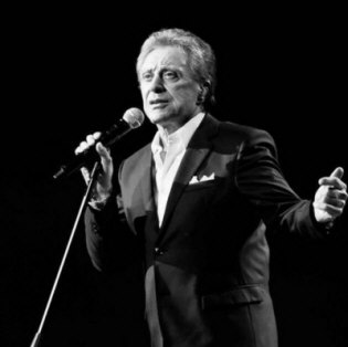   Hire Frankie Valli - book Frankie Valli for an event!  