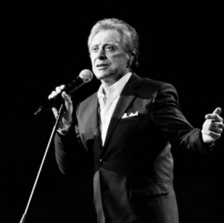 Hire Frankie Valli - booking Frankie Valli information.