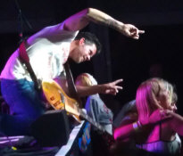 Book Gary Allan - booking information -- photo by Richard De La Font