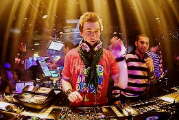 Hardwell - booking information