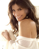  Hire Idina Menzel - booking Idina Menzel information. 