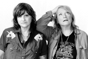  Hire Indigo Girls - book Indigo Girls for an event! 