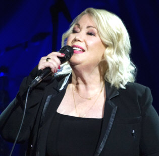   How to hire Jann Arden - booking information  