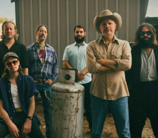   Hire Jason Boland & The Stragglers - booking Jason Boland information.  