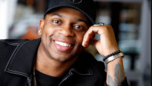  Hire Jimmie Allen - book Jimmie Allen for an event! 