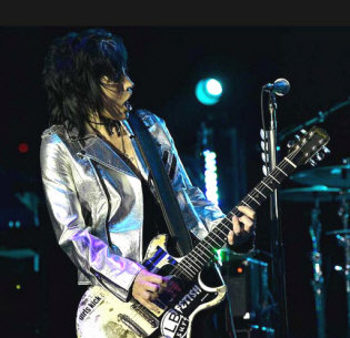   Hire Joan Jett and the Blackhearts - book Joan Jett and the Blackhearts for an event!  