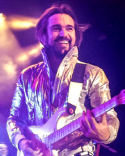 Hire Juanes - Booking Juanes information. 