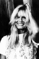 Hire Kim Carnes - booking Kim Carnes information.