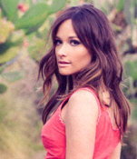  Hire Kacey Musgraves - book Kacey Musgraves for an event! 