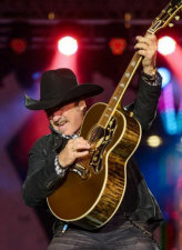  Hire Kix Brooks - book Kix Brooks for an event! 