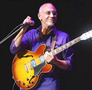   Hire Larry Carlton - Book Larry Carlton  