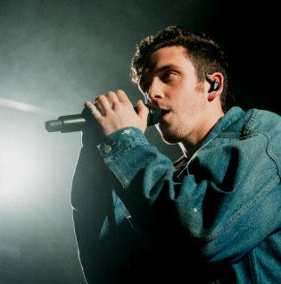 Hire Lauv - booking Lauv information.