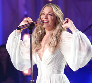 Hire LeAnn Rimes - book LeAnn Rimes for an event!