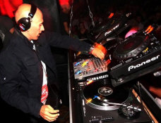   Lee Burridge - Booking Information  