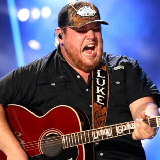   How to hire Luke Combs - booking information  