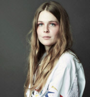  Book Maggie Rogers - Maggie Rogers booking information! 
