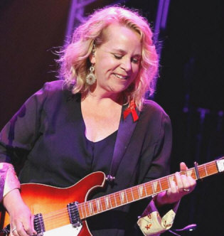 Hire Mary Chapin Carpenter - booking Mary Chapin Carpenter information.