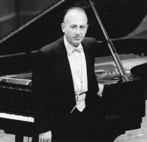   Maurizio Pollini - booking information  