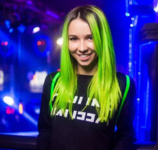 Hire Miss Monique - book Miss Monique for an event!