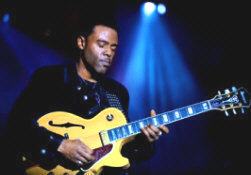  Hire Norman Brown - booking Norman Brown information. 