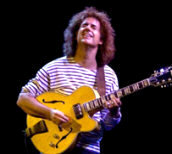  Hire Pat Metheny - booking Pat Metheny information. 