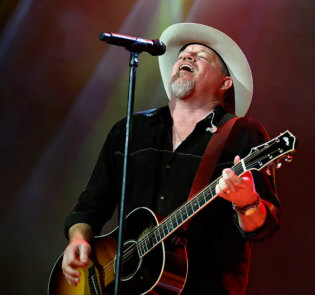 Hire Pat Green - booking Pat Green information.