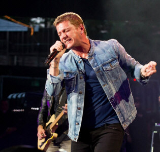How to hire Rob Thomas - book Rob Thomas for an event!