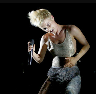 Hire Robyn - booking Robyn information.