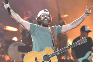  Hire Thomas Rhett - booking information. 