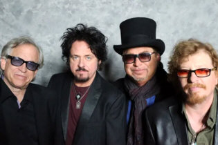 Hire TOTO - booking TOTO information