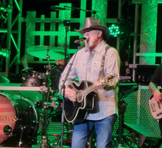  Hire Trace Adkins - booking Trace Adkins information. 