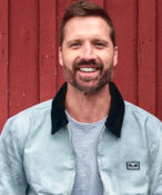 Hire Walker Hayes. Booking Walker Hayes information.