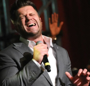   Hire Wess Morgan - booking Wess Morgan information.  